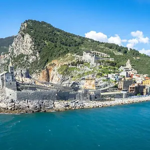 https://the-one-sun-n-sea-rooms.hotelitalianriviera.com